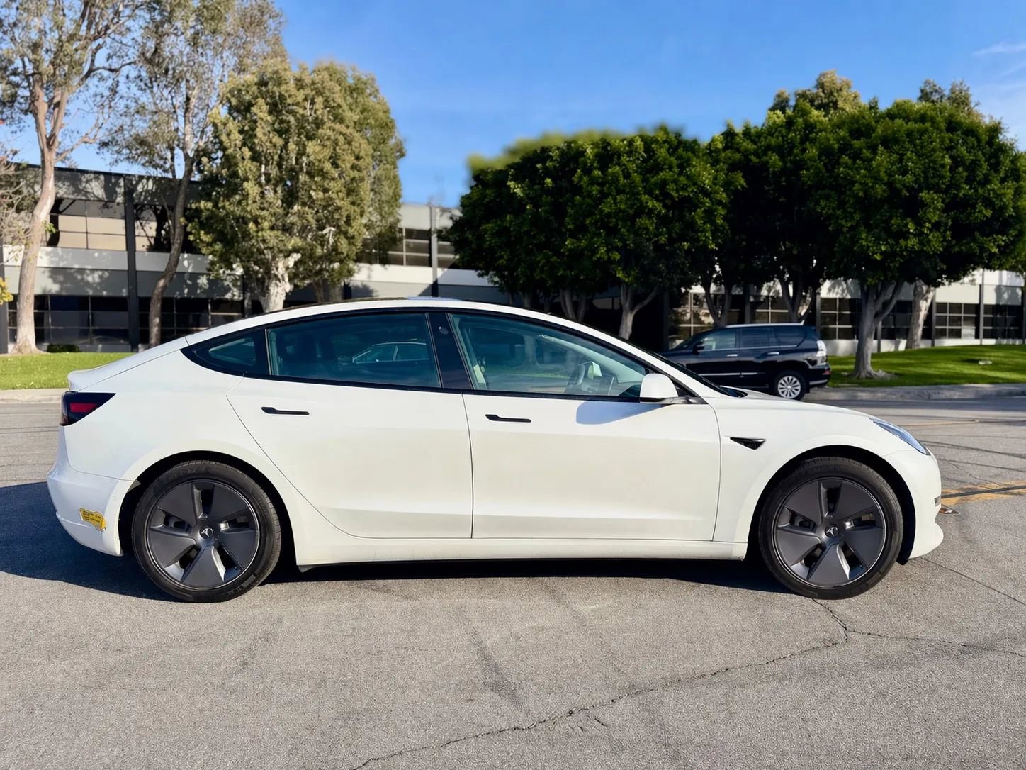 Used 2021 Tesla Model 3 Standard Range Plus RWD image 9