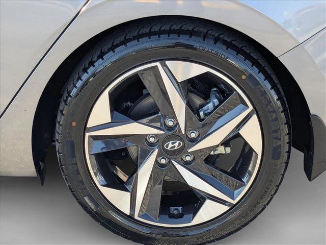 Used 2023 Hyundai Elantra Limited image 23