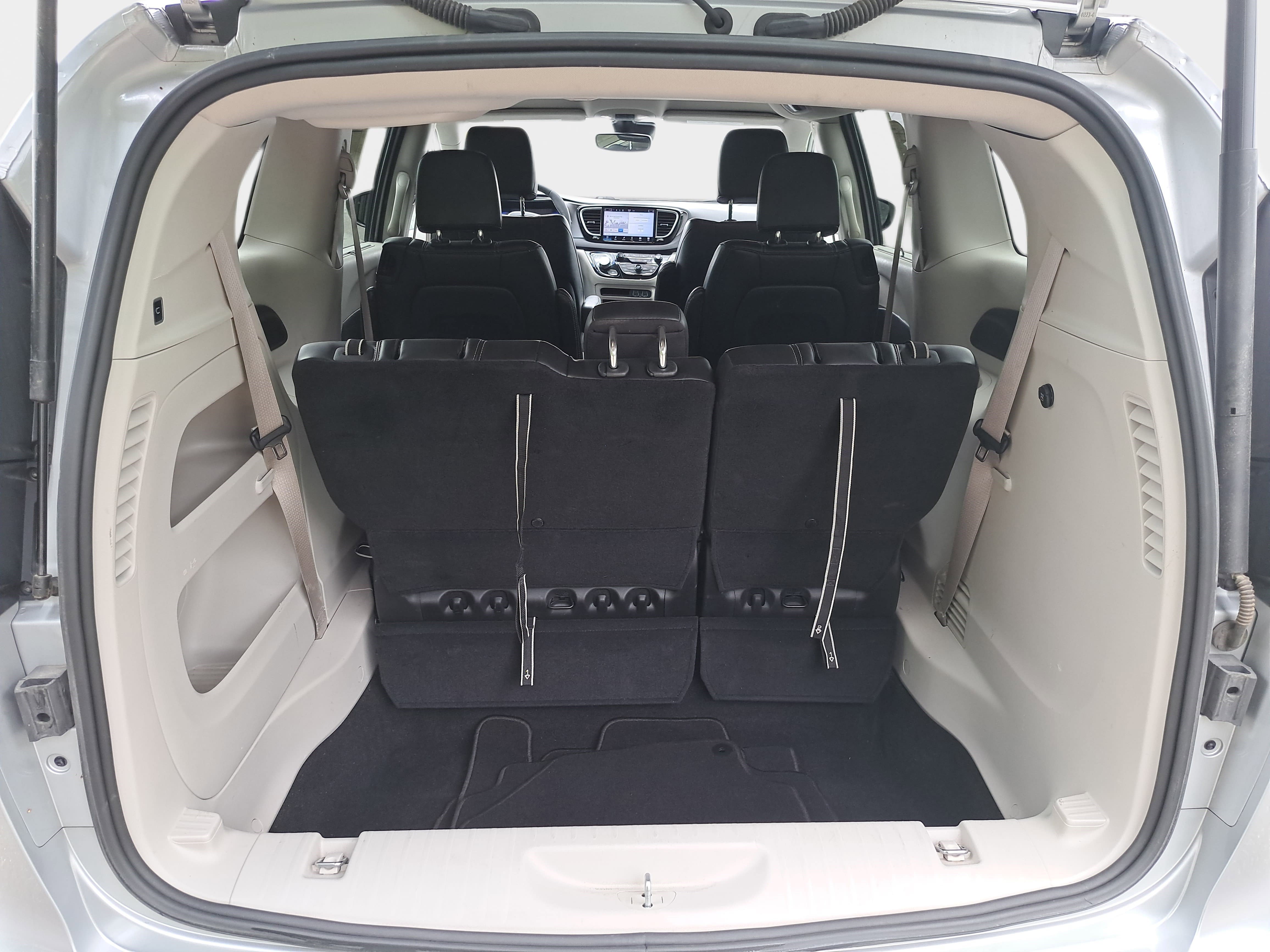 Used 2024 Chrysler Pacifica Touring-L FWD image 13