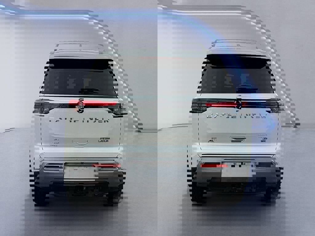 Used 2022 Nissan Pathfinder Platinum w/ Cargo Package image 4