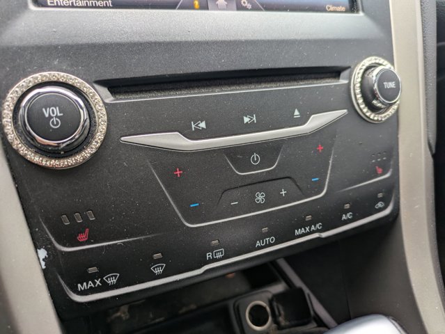 Used 2015 Ford Fusion SE w/ Equipment Group 202A FWD image 10
