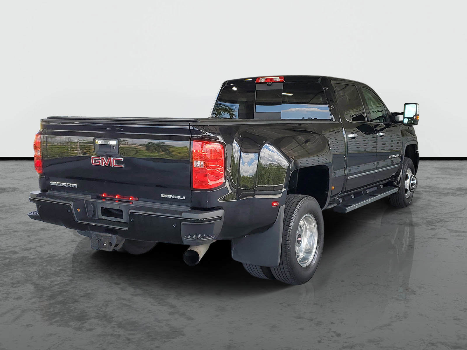 Used 2018 GMC Sierra 3500 Denali w/ Duramax Plus Package image 2
