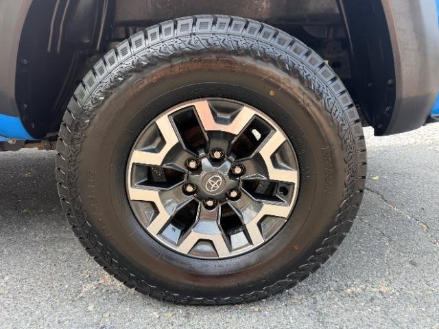 Used 2021 Toyota Tacoma TRD Off-Road w/ Blackout Package (TMS) AWD/4WD image 31
