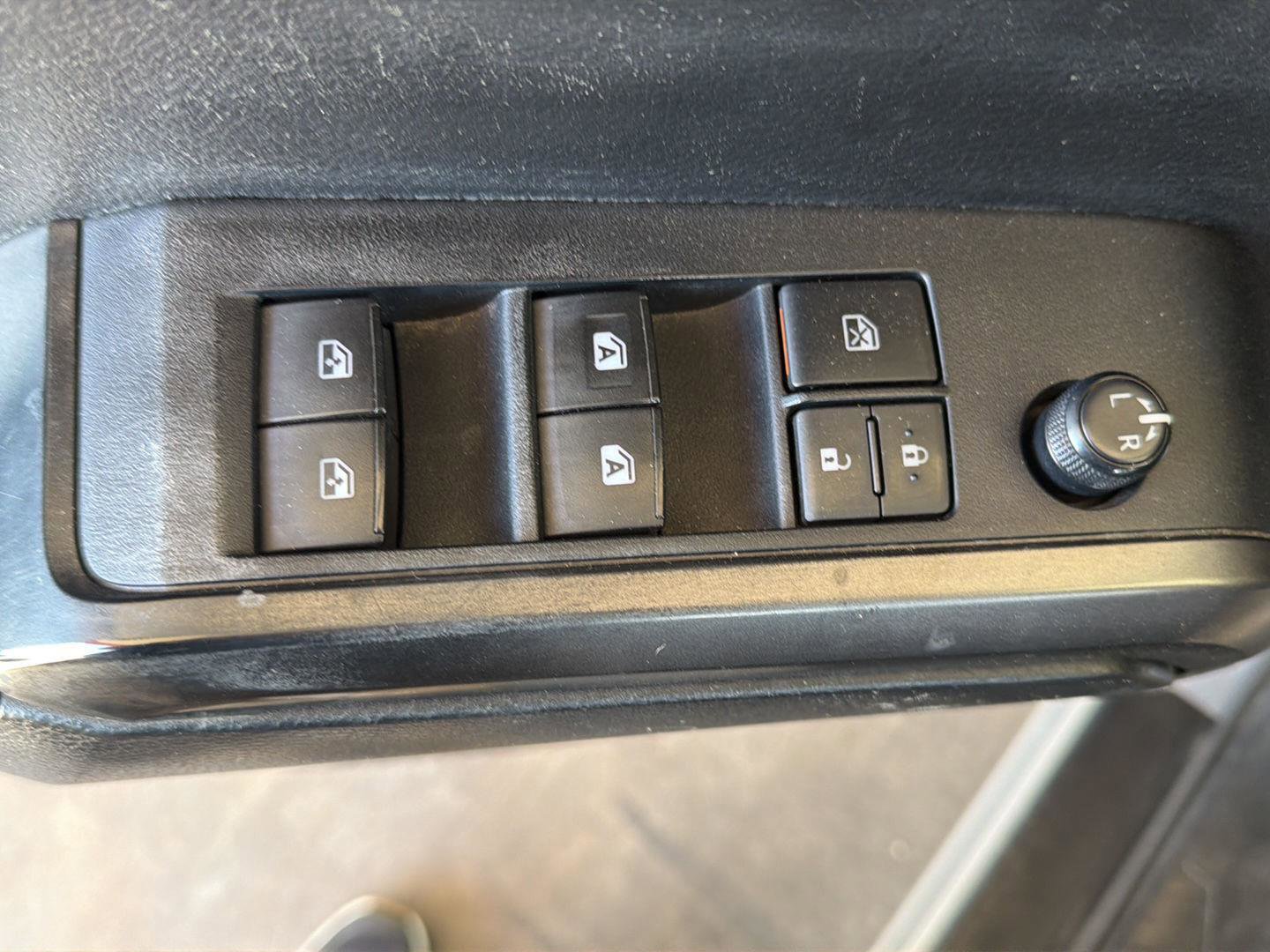 Used 2019 Toyota Tacoma TRD Sport w/ Technology Package image 16