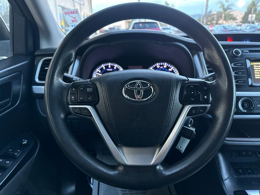 Used 2018 Toyota Highlander LE w/ Carpet Mat Package (TMS) FWD image 11