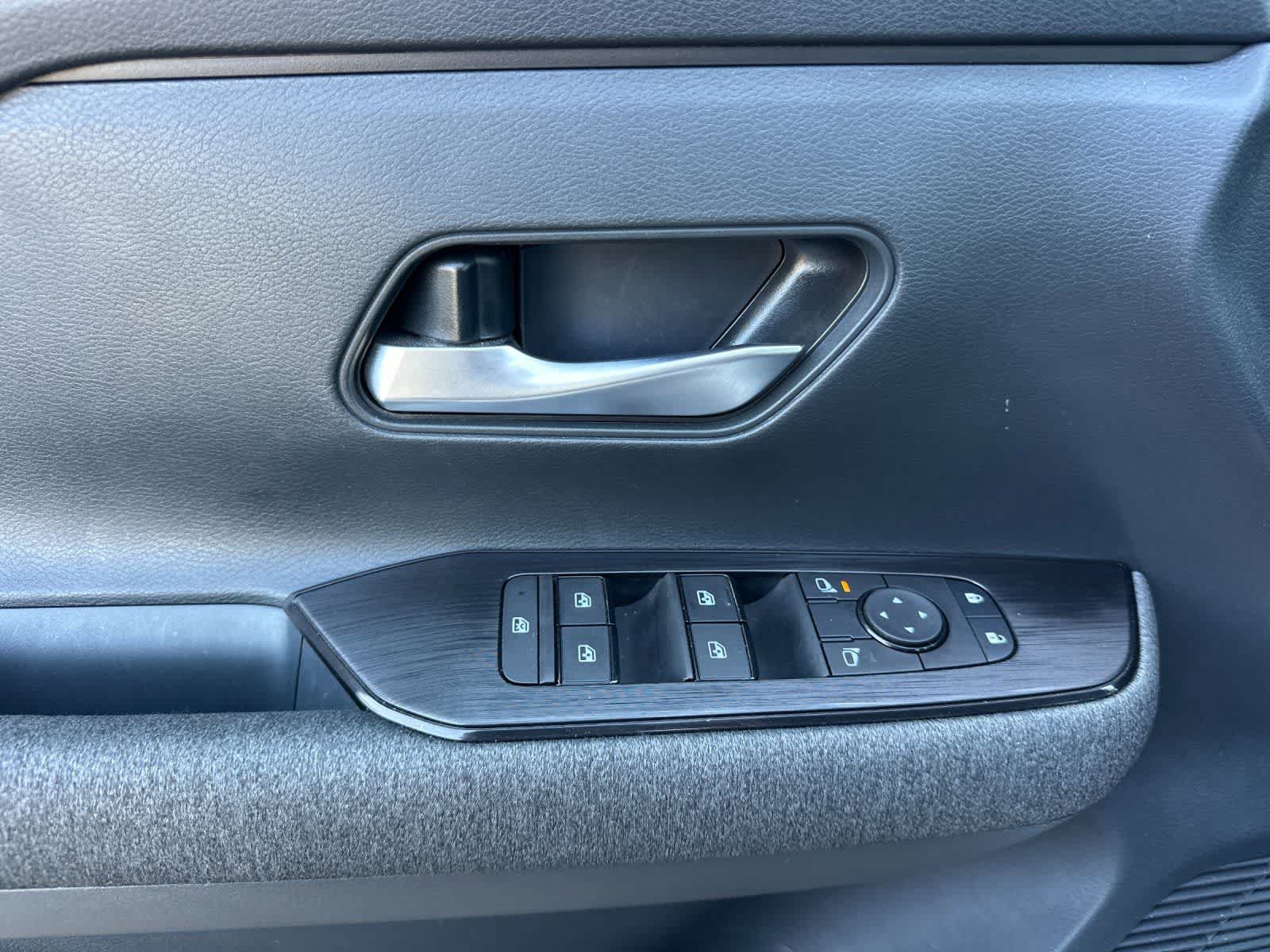 Used 2025 Nissan Kicks SV FWD image 13