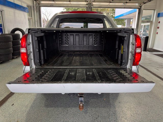 Used 2013 Chevrolet Avalanche LT w/ Suspension Package, Off-Road AWD/4WD image 11