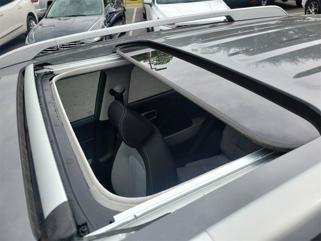 Certified 2023 Hyundai Venue SEL w/ Cargo Package image 21