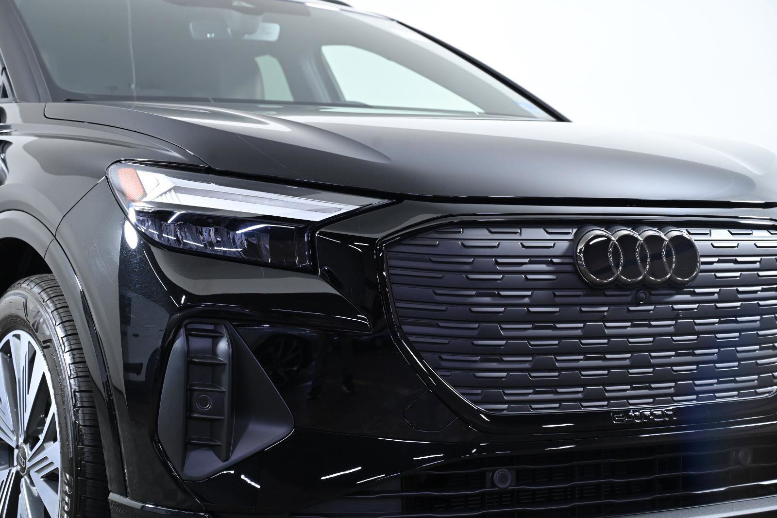Used 2025 Audi Q4 e-tron Premium Plus w/ Premium Plus image 4
