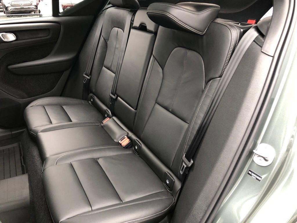New 2026 Volvo XC40 B5 Plus w/ Protection Package Premier AWD/4WD image 34