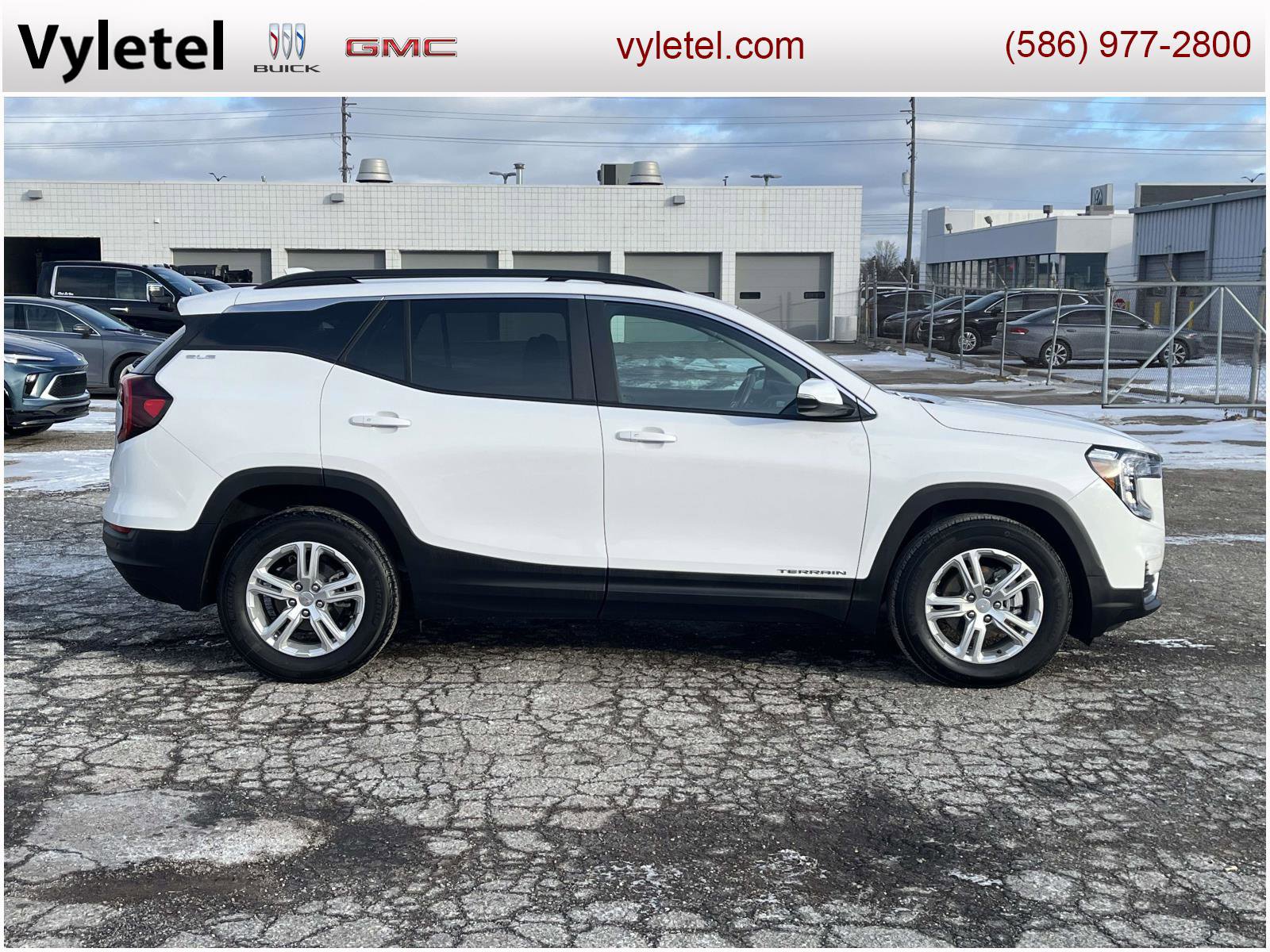 Used 2023 GMC Terrain SLE w/ Driver Convenience Package image 2