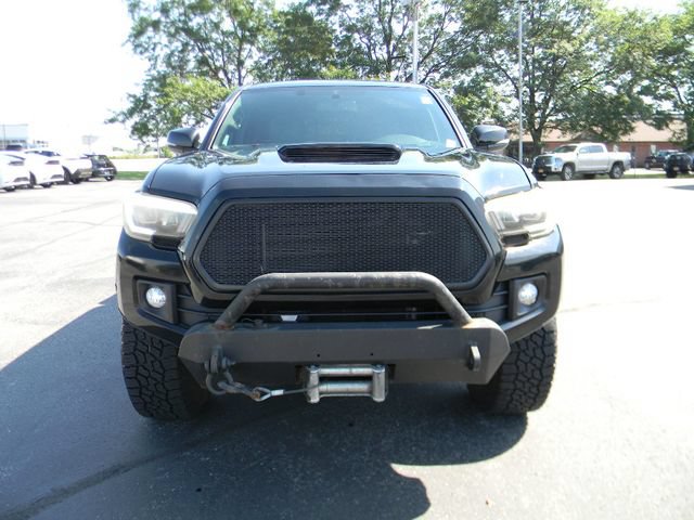 Used 2017 Toyota Tacoma TRD Sport w/ Tow Package (A/T) AWD/4WD image 7