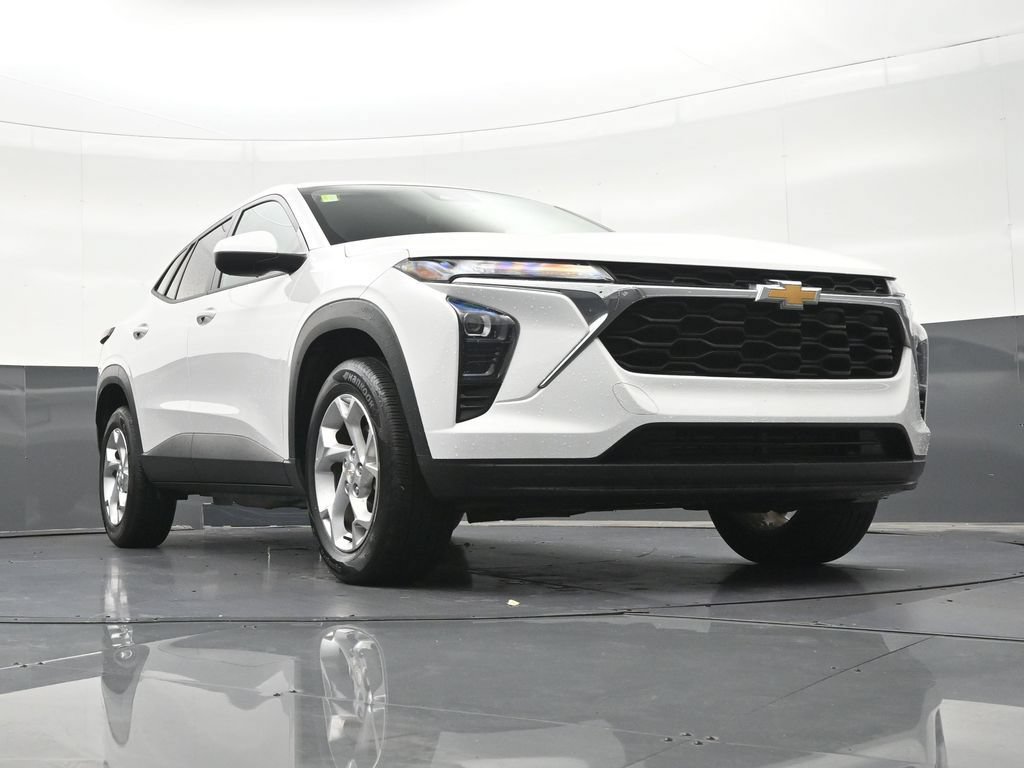 Used 2024 Chevrolet Trax LS w/ LS Convenience Package FWD image 29