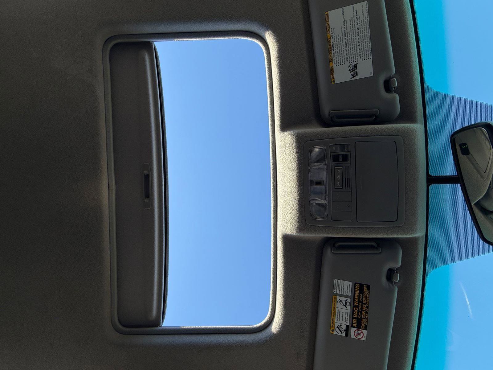 Used 2011 Toyota Highlander SE w/ Tow Pkg image 14