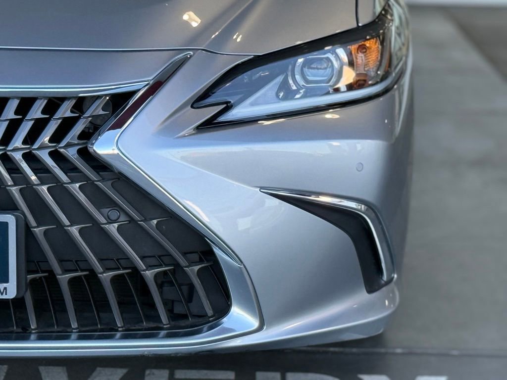 Used 2024 Lexus ES 250 w/ Premium Package image 5