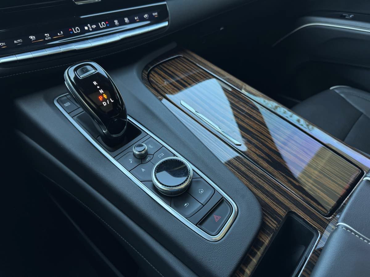Used 2021 Cadillac Escalade Premium Luxury w/ Driver Assist Tech Package AWD/4WD image 18