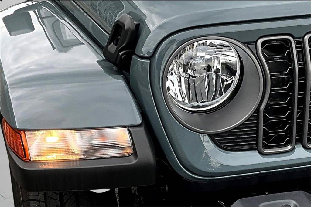 New 2025 Jeep Gladiator Sport AWD/4WD image 28