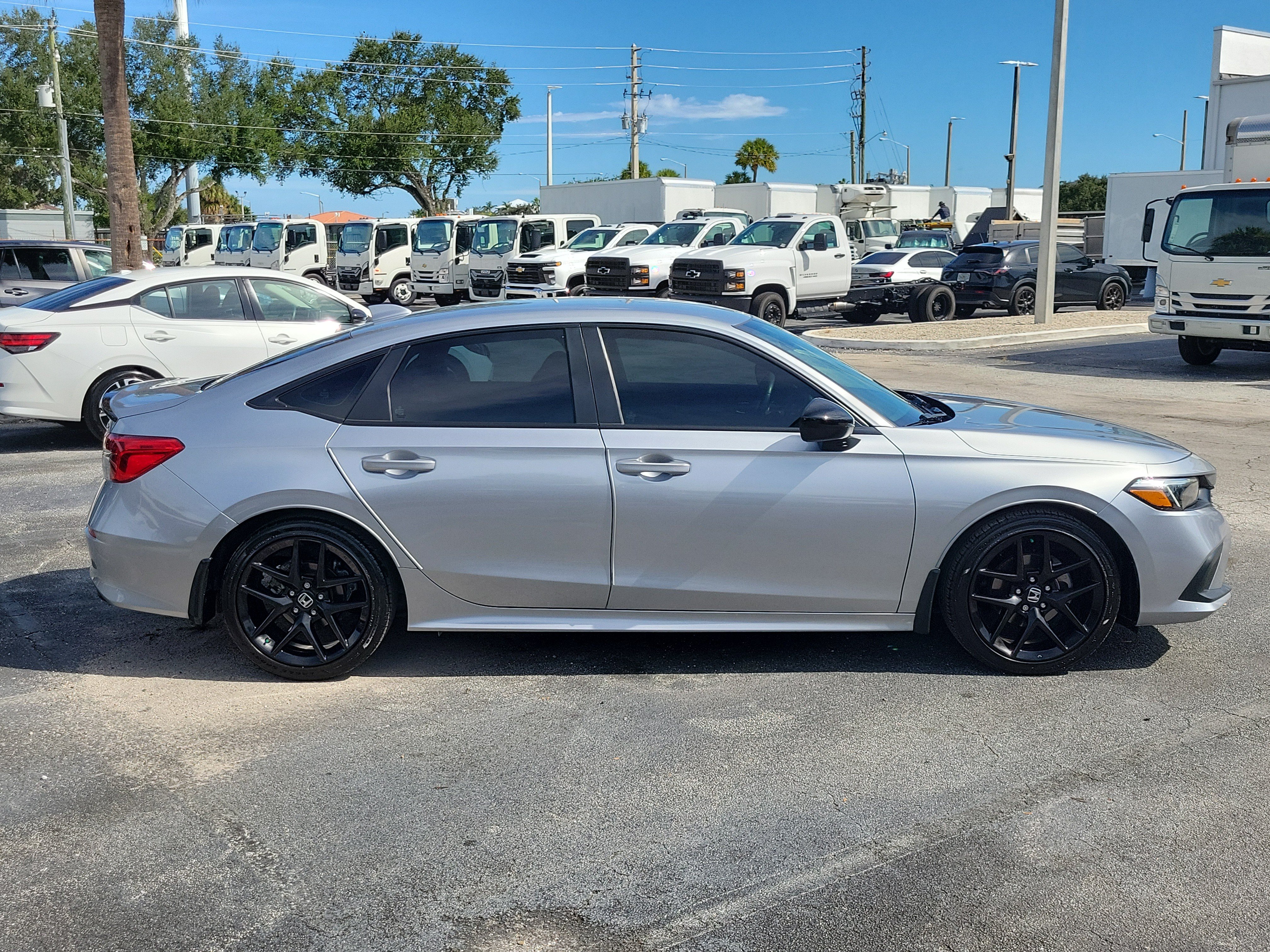 Used 2023 Honda Civic Sport image 2