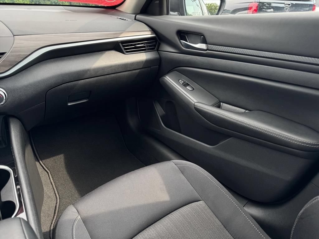 Certified 2024 Nissan Altima 2.5 SV FWD image 12