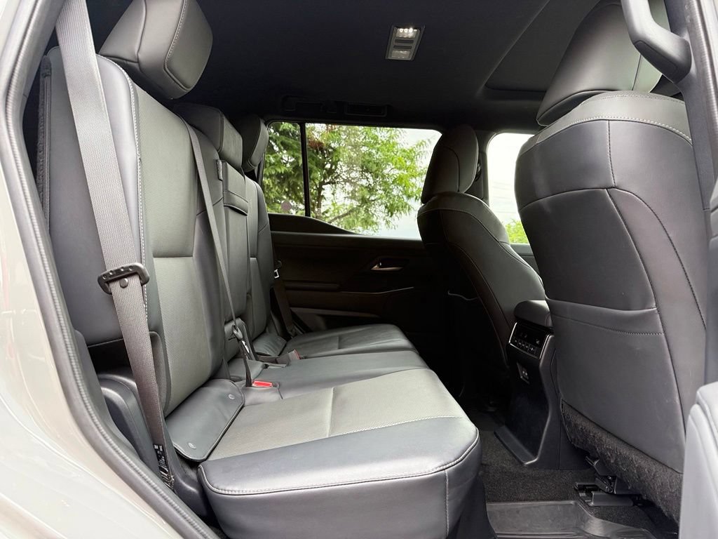 Used 2024 Lexus GX 550 w/ Cold Area Package AWD/4WD image 18