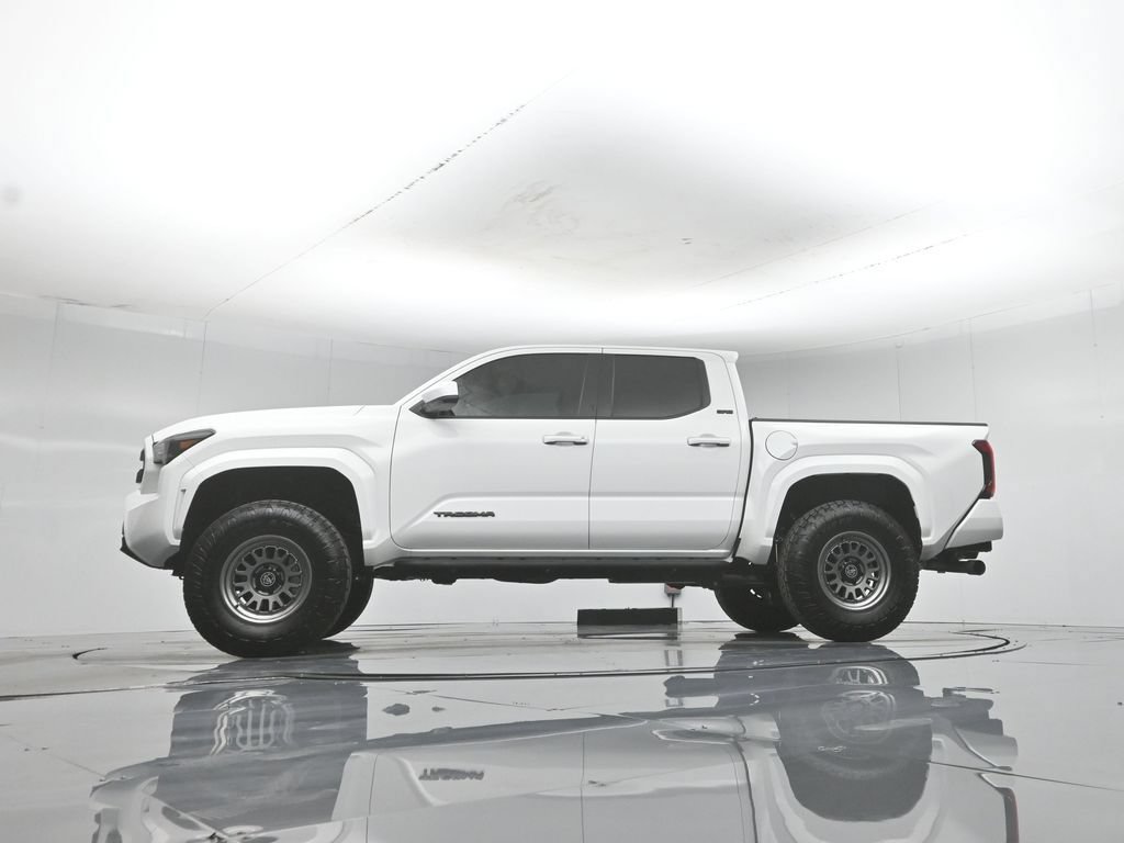 Used 2025 Toyota Tacoma SR5 AWD/4WD image 52