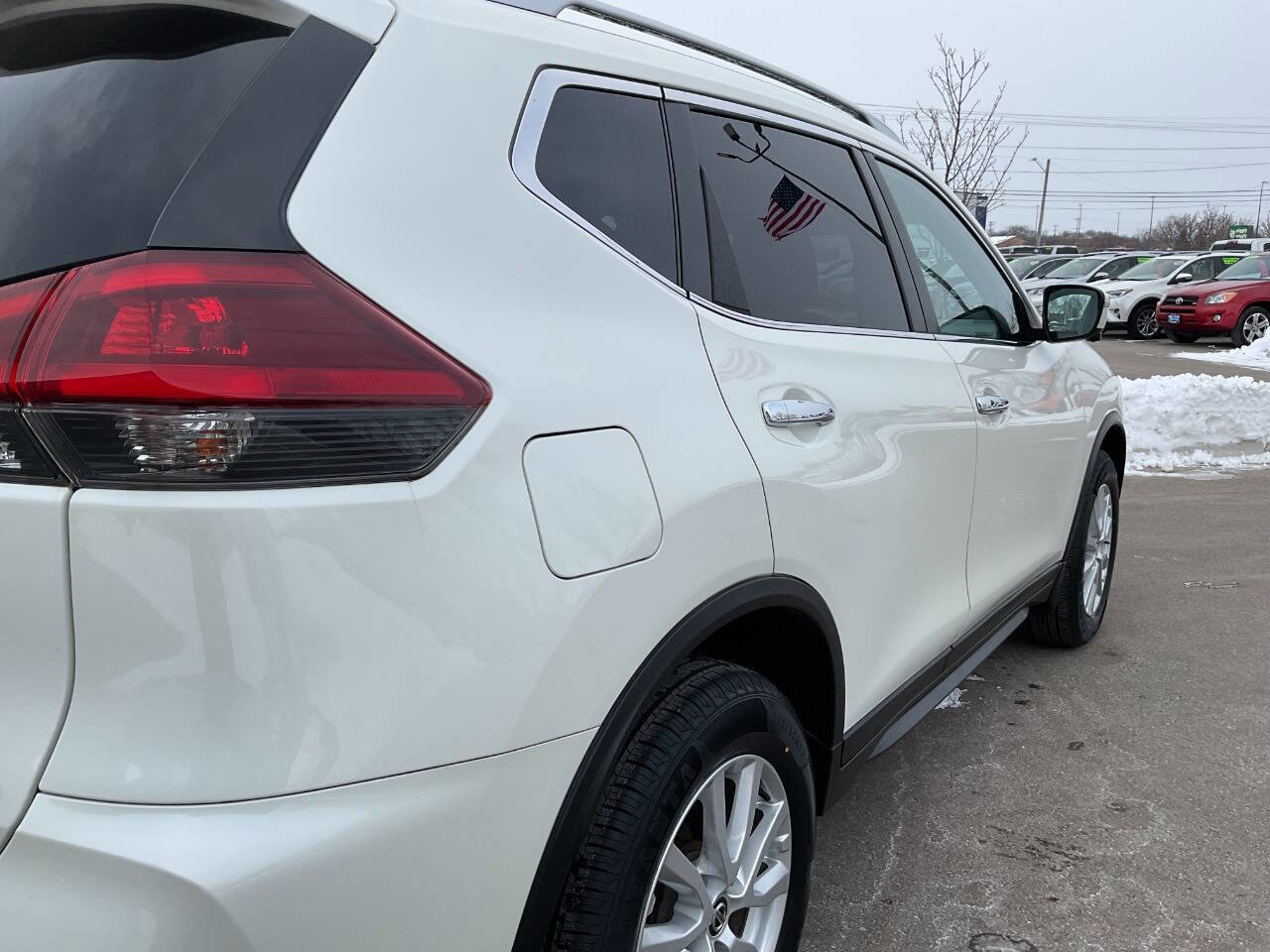 Used 2018 Nissan Rogue SV w/ Premium Package image 8