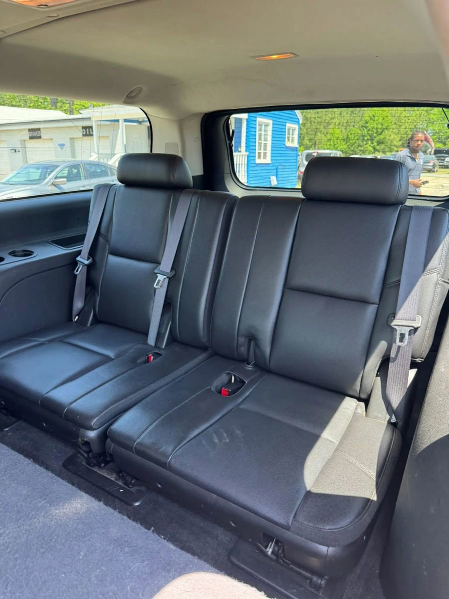 Used 2011 GMC Yukon XL SLT w/ SLT-2 Equipment Package AWD/4WD image 19