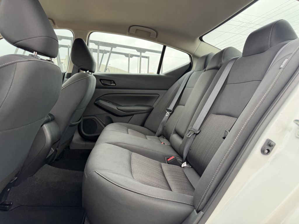 Used 2025 Nissan Altima 2.5 SV FWD image 28