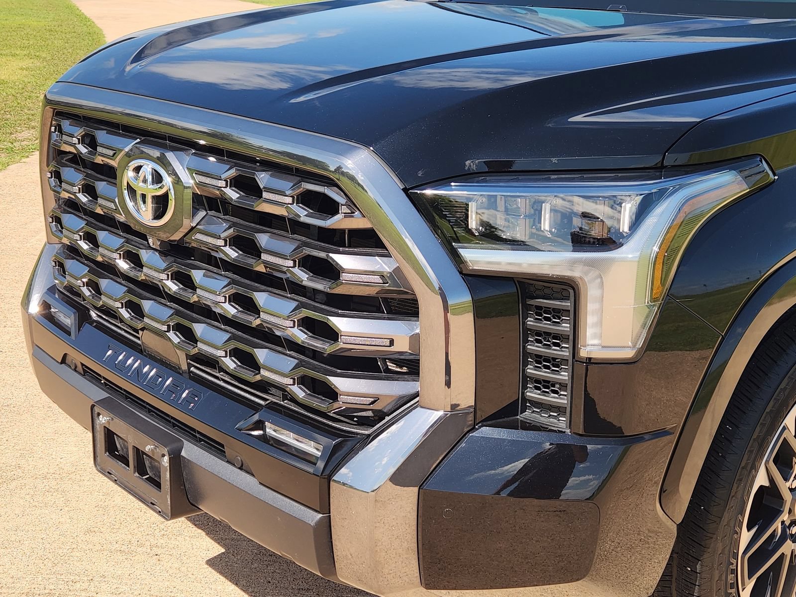 Used 2022 Toyota Tundra Platinum RWD image 10