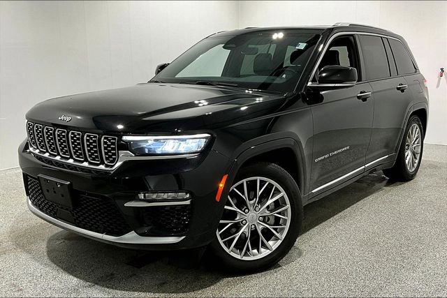 Used 2023 Jeep Grand Cherokee Summit w/ Luxury Tech Group V image 3