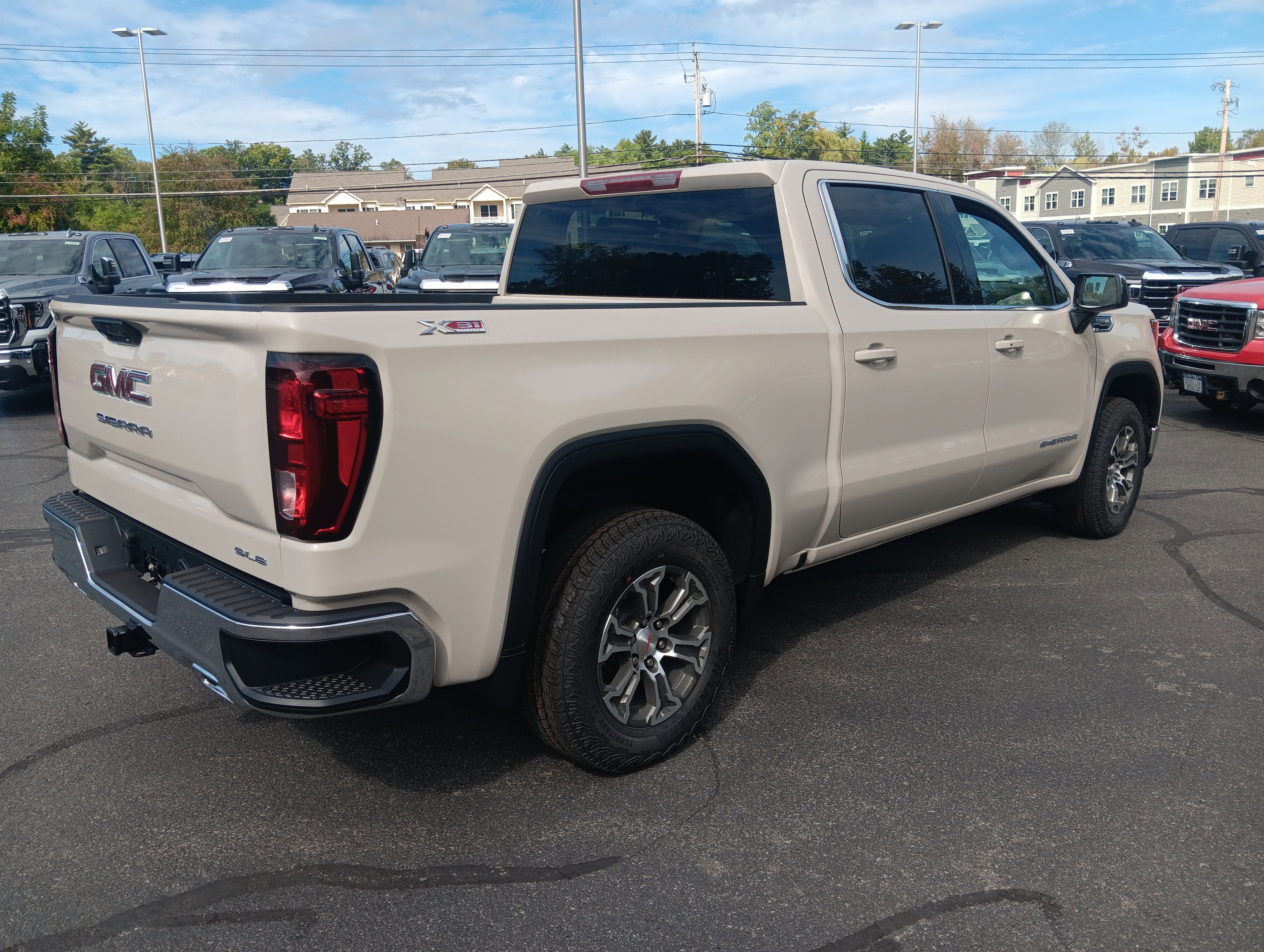 New 2026 GMC Sierra 1500 SLE w/ X31 Off-Road Package AWD/4WD image 7