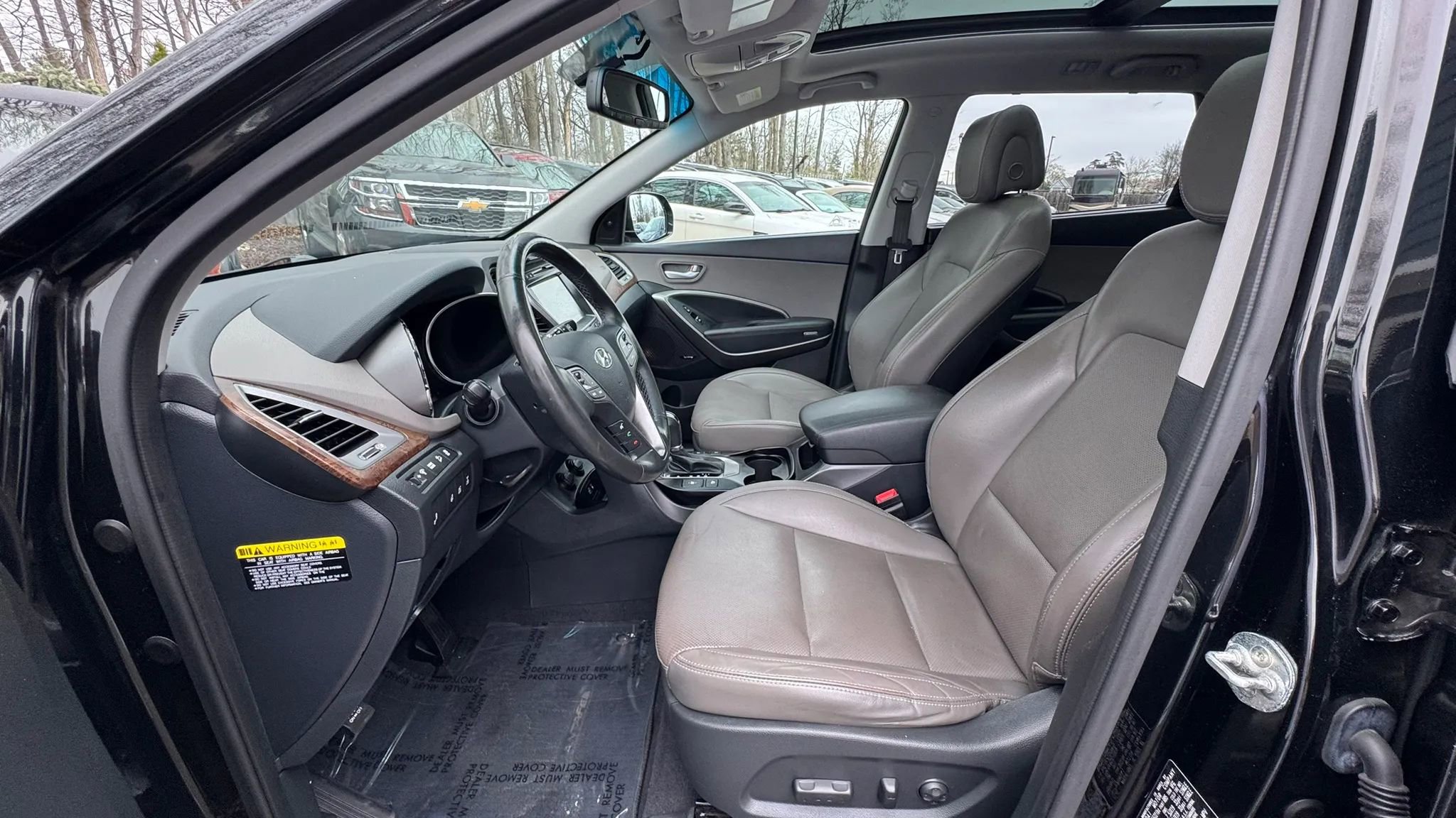 Used 2017 Hyundai Santa Fe AWD image 11