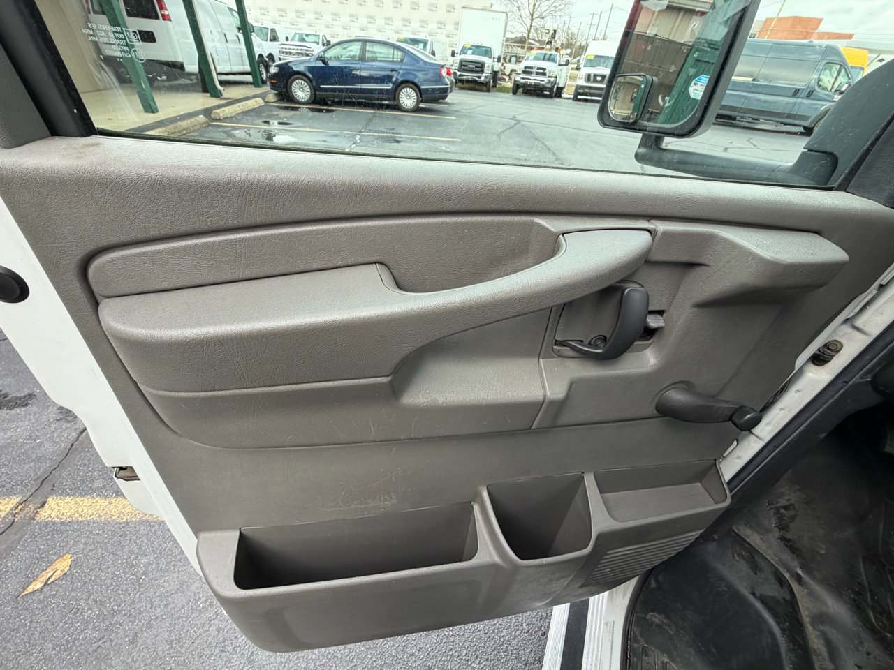 Used 2007 Chevrolet Express 3500 image 11