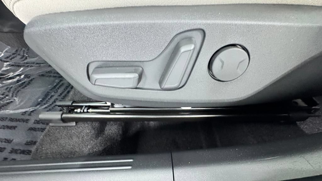 New 2026 Kia Niro EX FWD image 11