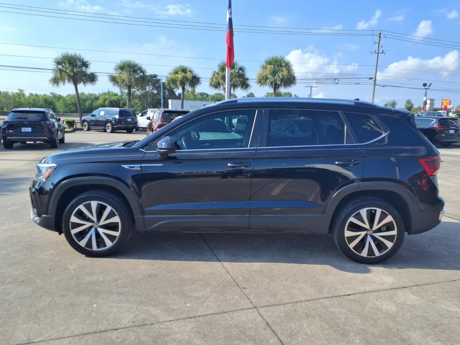 Used 2022 Volkswagen Taos SE FWD image 9