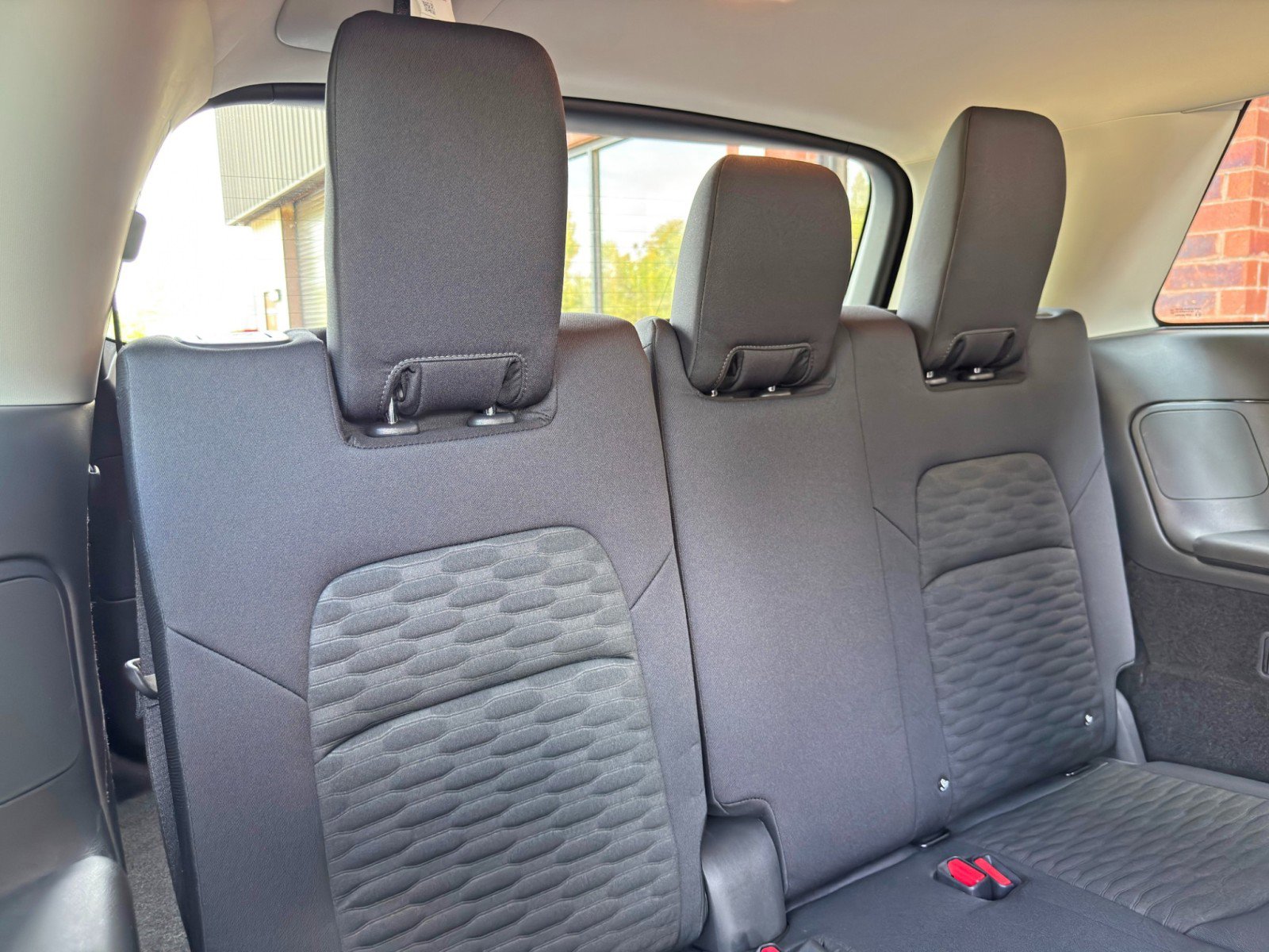 Used 2025 Nissan Pathfinder S FWD image 34