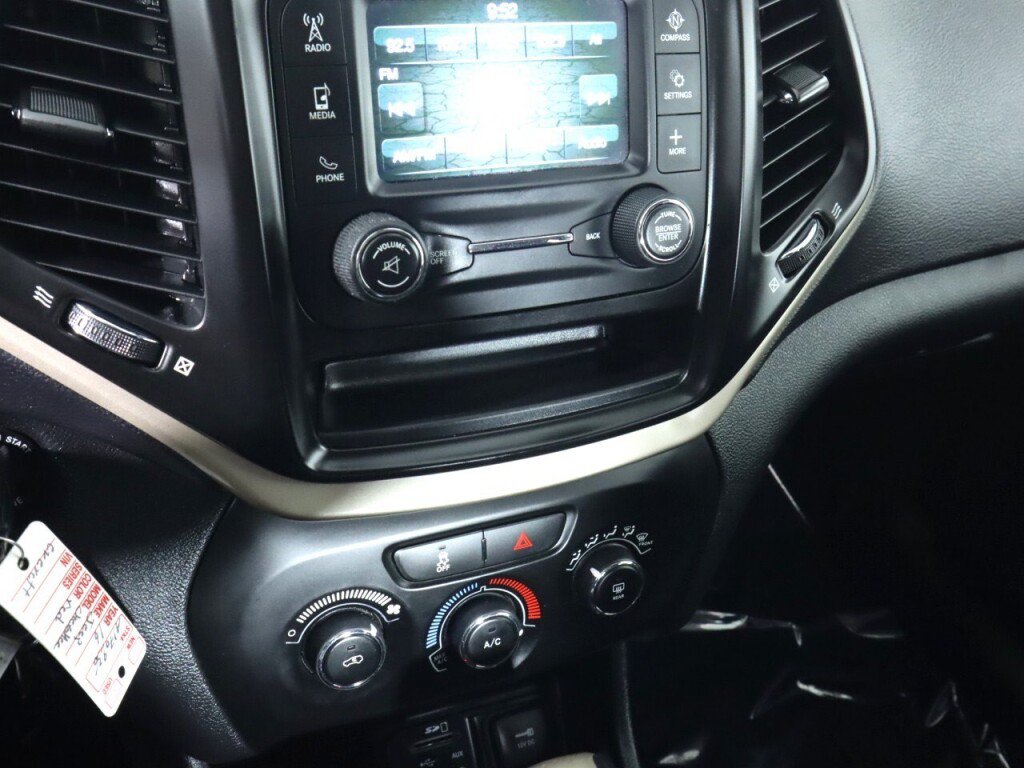Used 2016 Jeep Cherokee Sport AWD/4WD image 15