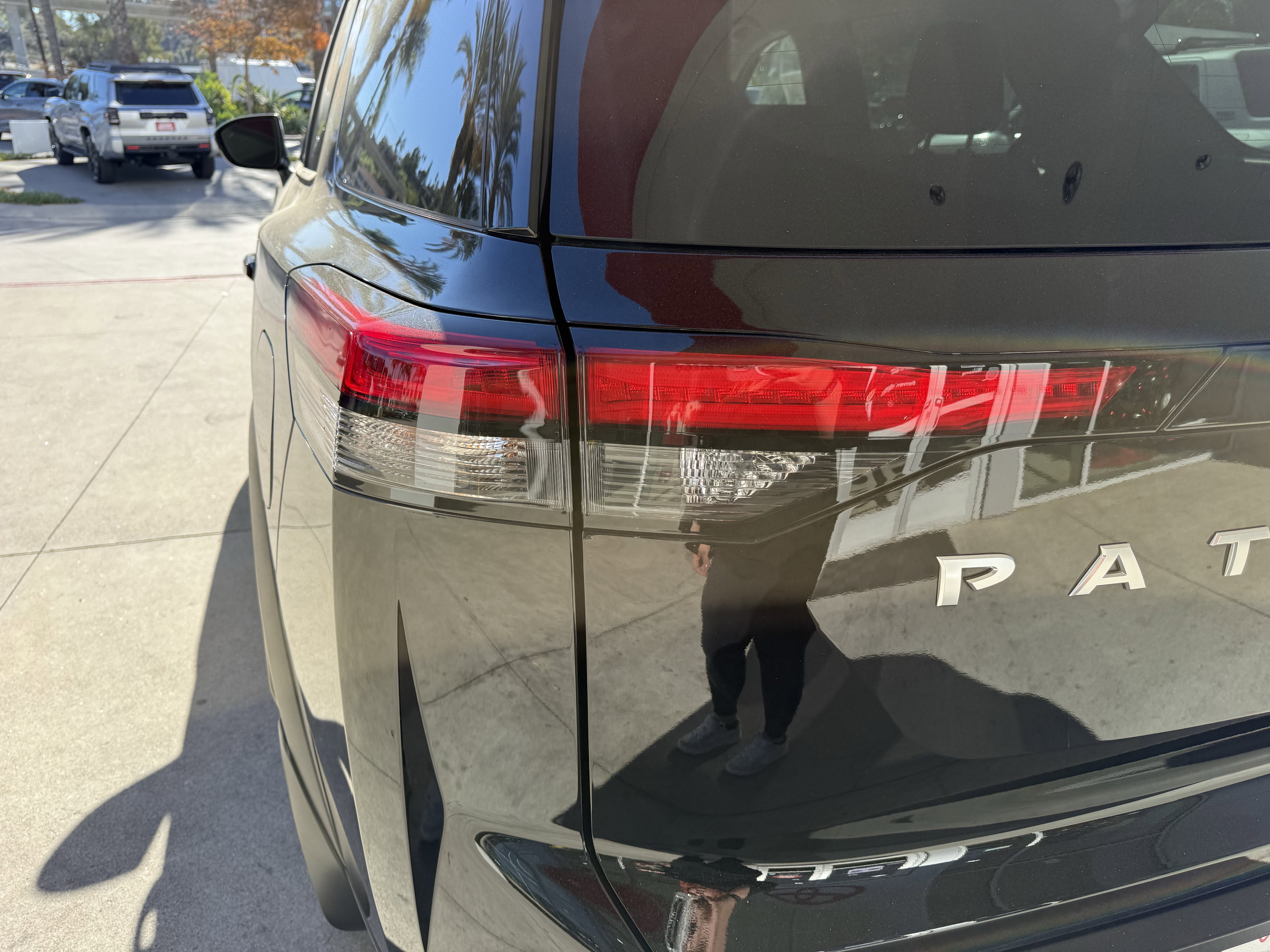 Used 2024 Nissan Pathfinder S image 31