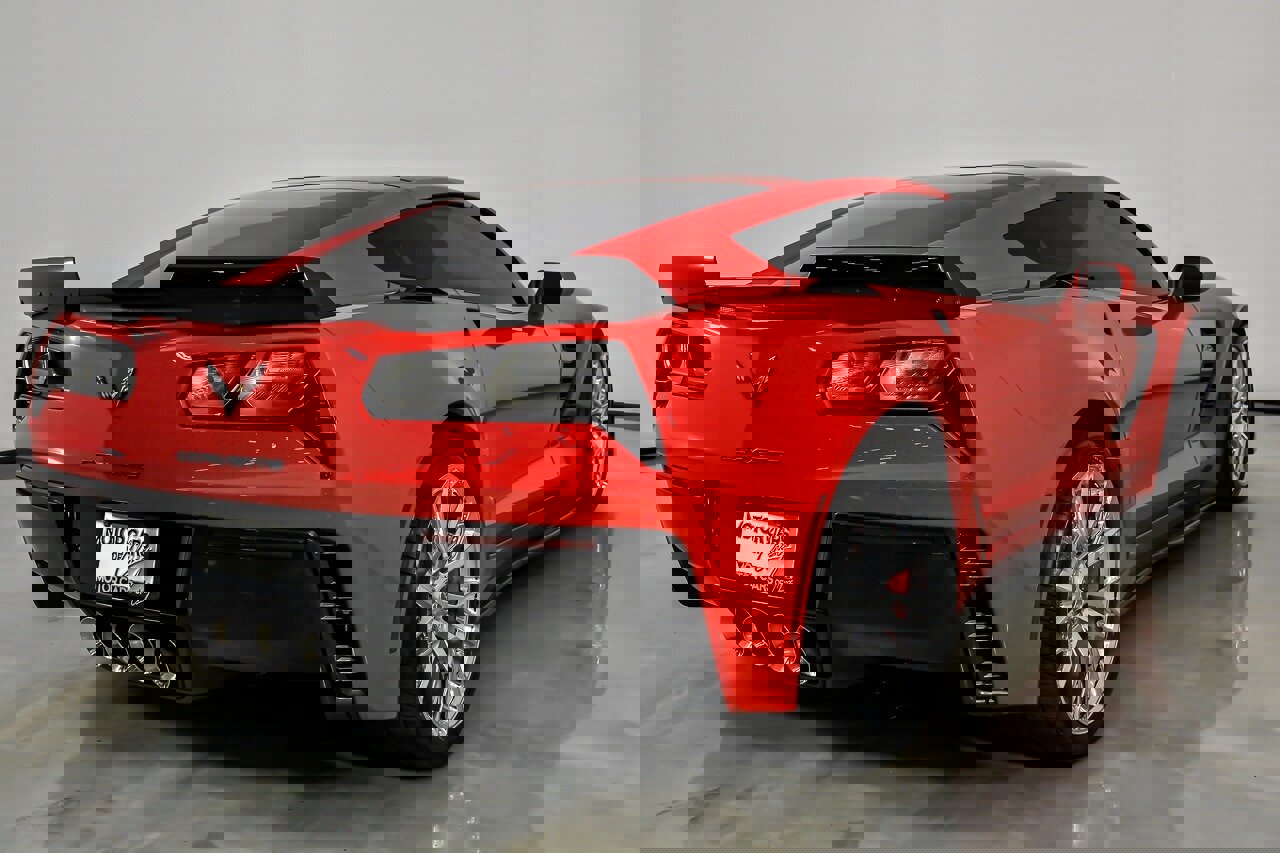 Used 2015 Chevrolet Corvette Z06 w/ Z07 Performance Package image 12