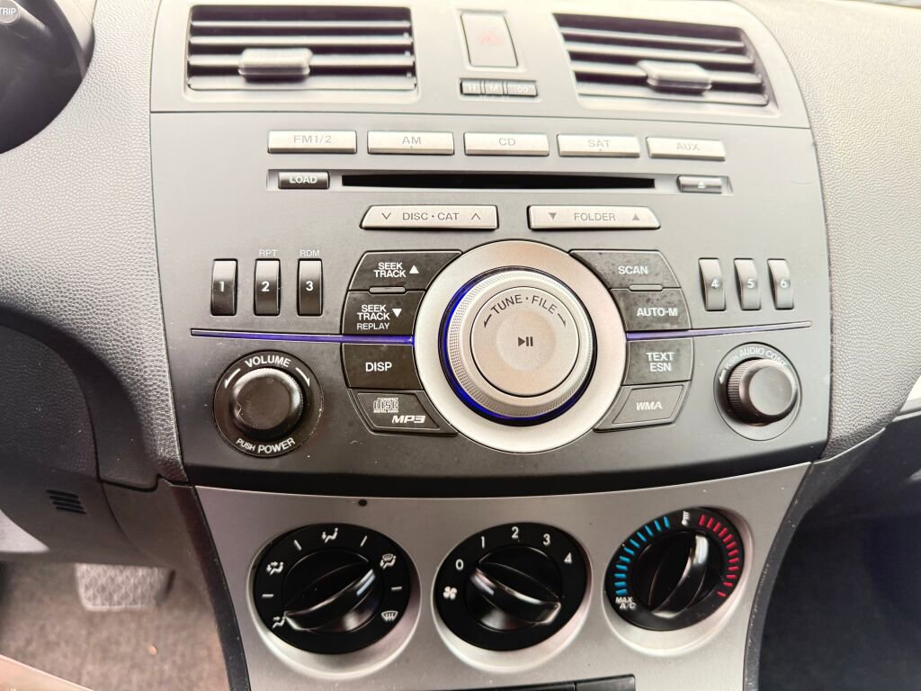 Used 2010 MAZDA MAZDA3 i Touring image 13