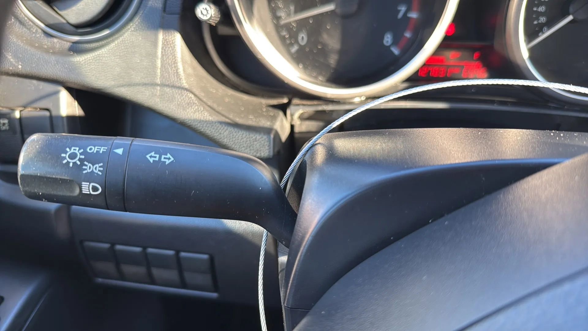 Used 2014 MAZDA MAZDA5 Sport image 14