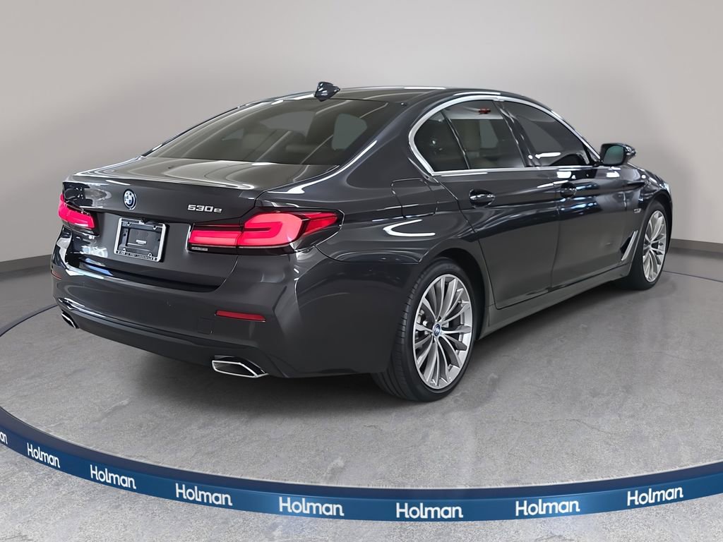 Certified 2022 BMW 530e w/ Convenience Package image 6