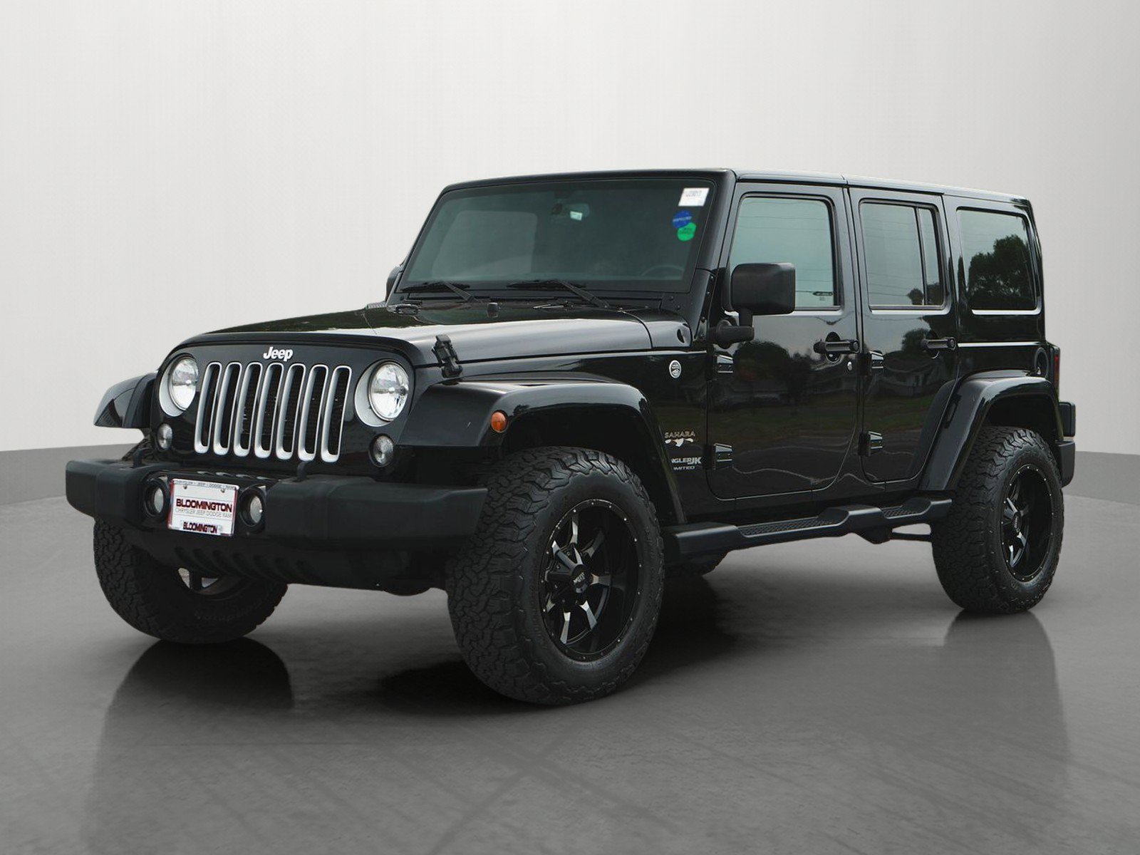 Used 2018 Jeep Wrangler Unlimited Sahara w/ Connectivity Group AWD/4WD image 3
