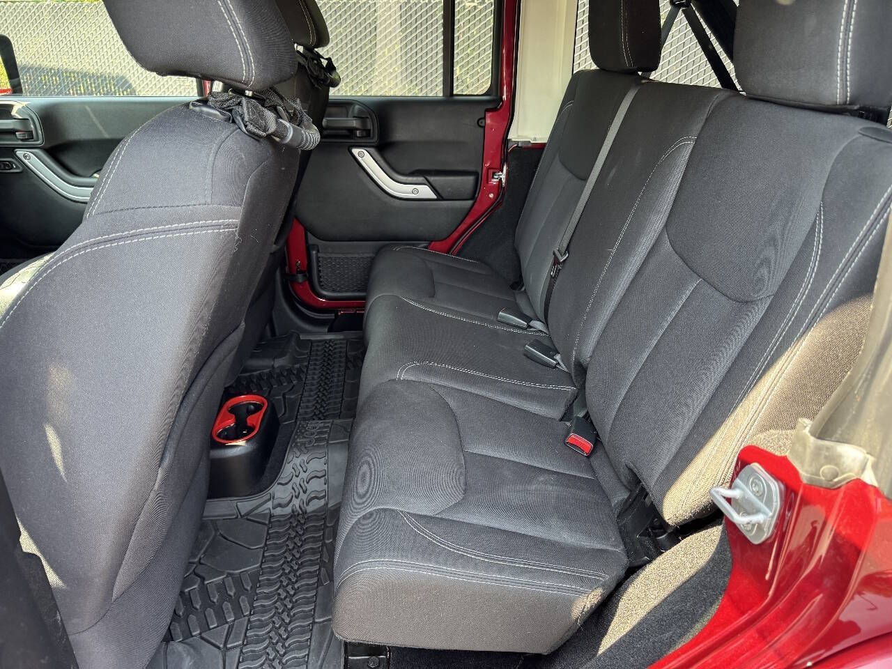 Used 2013 Jeep Wrangler Unlimited Sahara w/ Connectivity Group AWD/4WD image 10