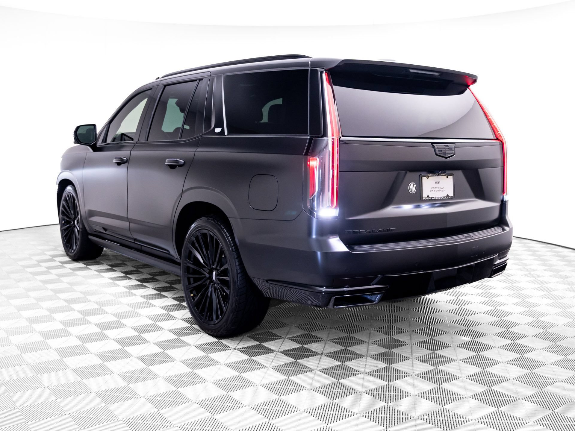 Certified 2023 Cadillac Escalade Sport Platinum w/ LPO, ONYX Package AWD/4WD image 3