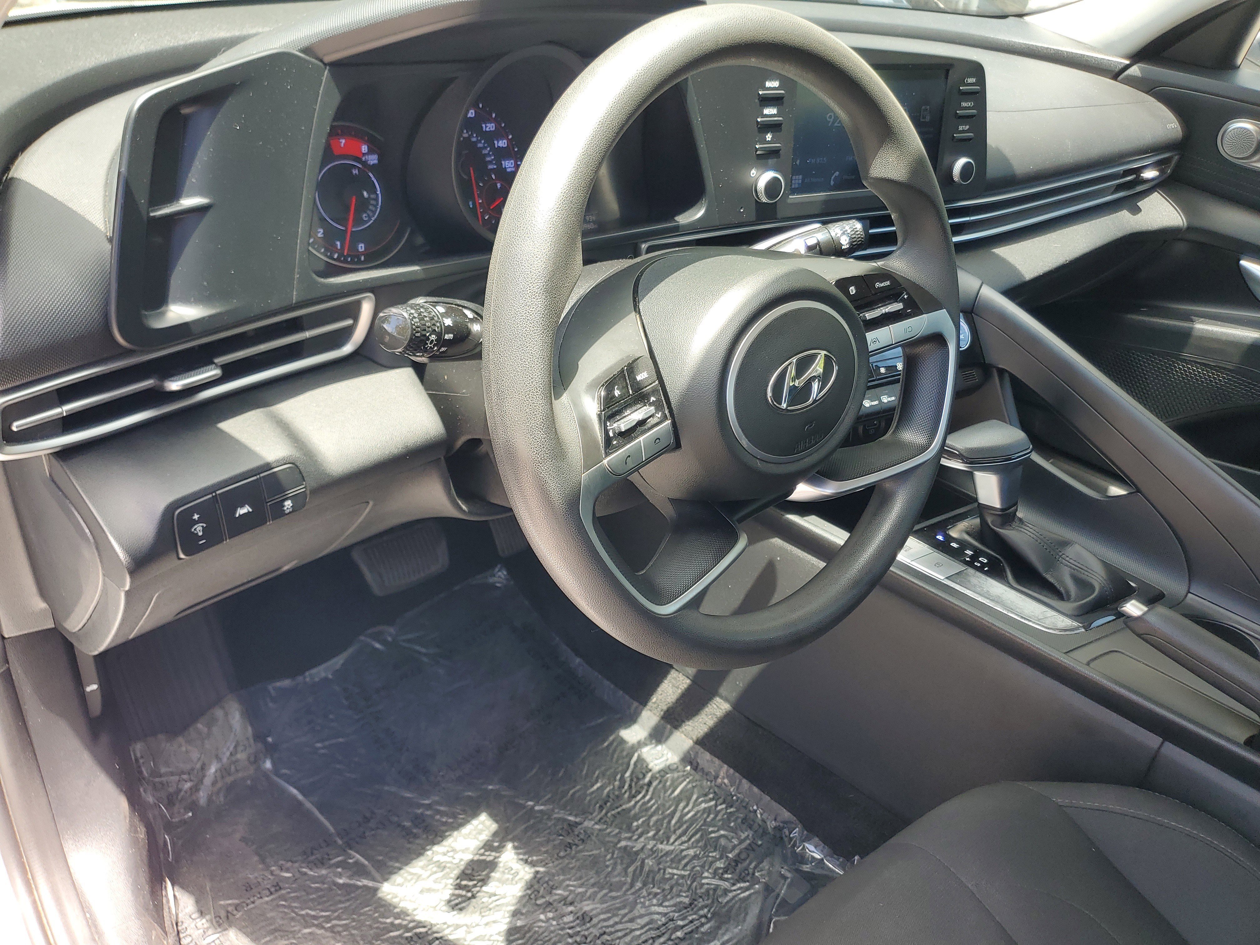 Used 2021 Hyundai Elantra SEL image 17