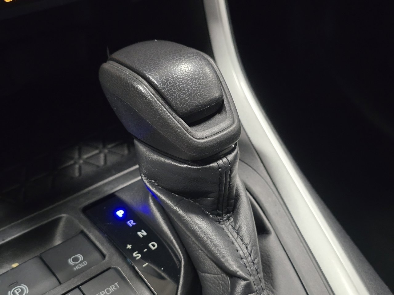 Certified 2021 Toyota RAV4 LE image 27