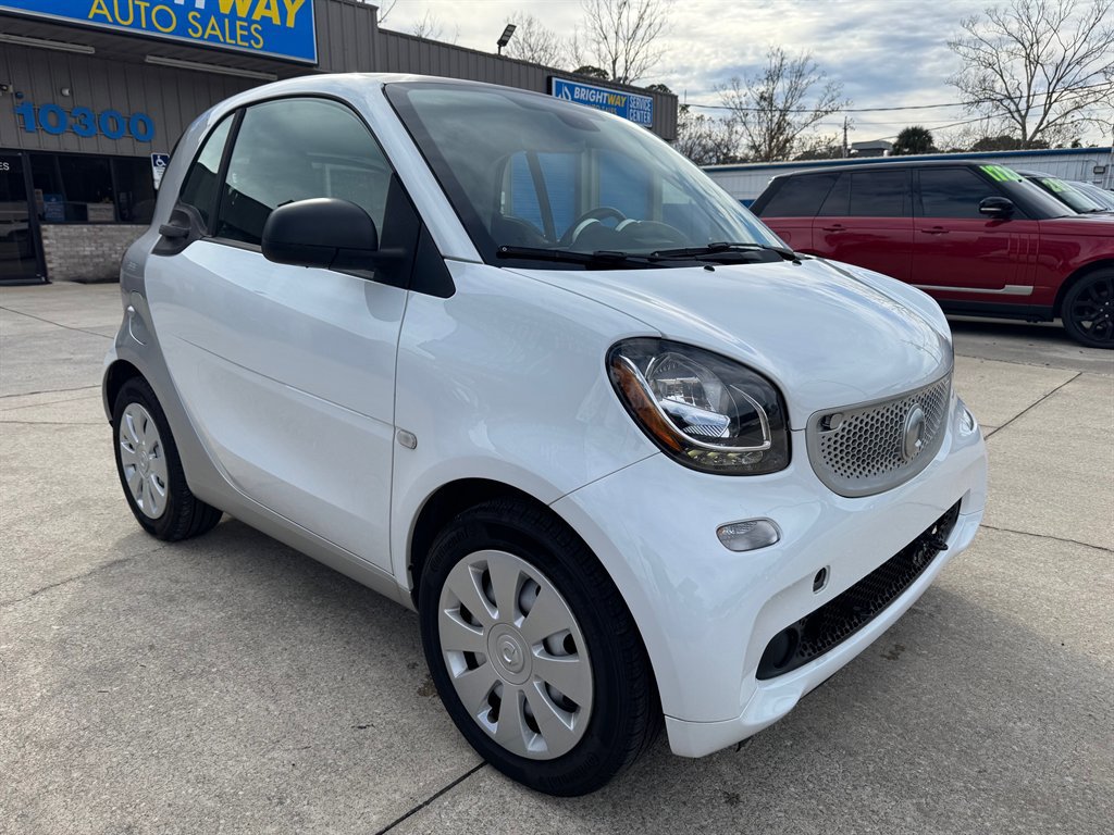 Used 2016 smart fortwo pure image 4