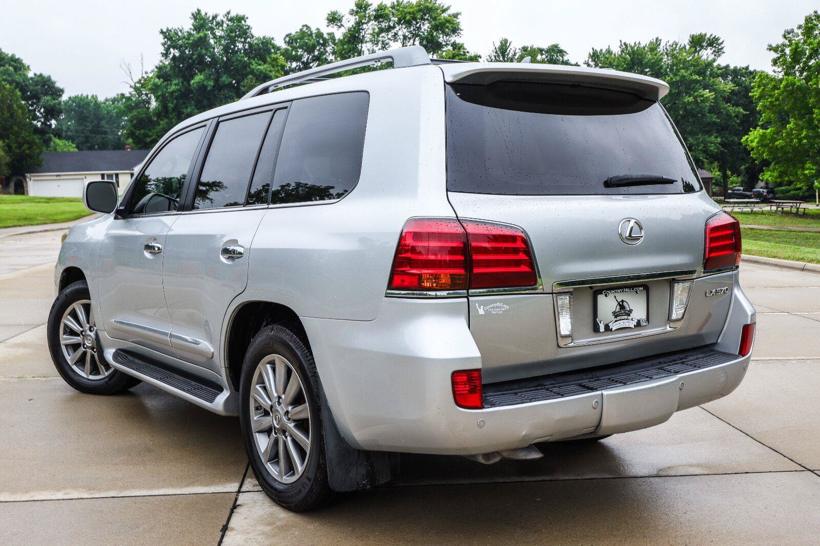 Used 2011 Lexus LX 570 4WD w/ Luxury Pkg image 17
