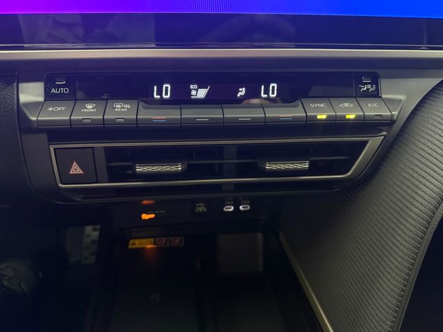 Used 2025 Toyota Camry SE w/ Multimedia Upgrade Package FWD image 17